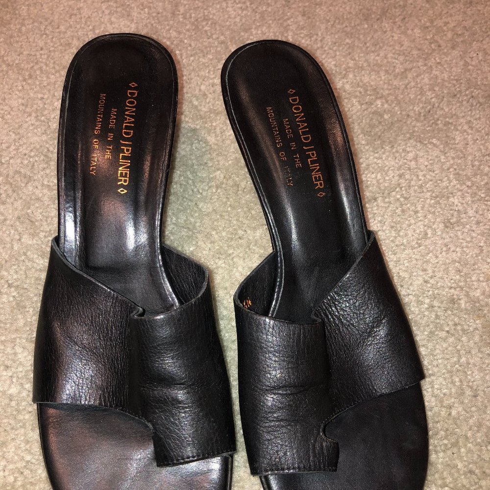 Ladies Donald Pliner Shoes.